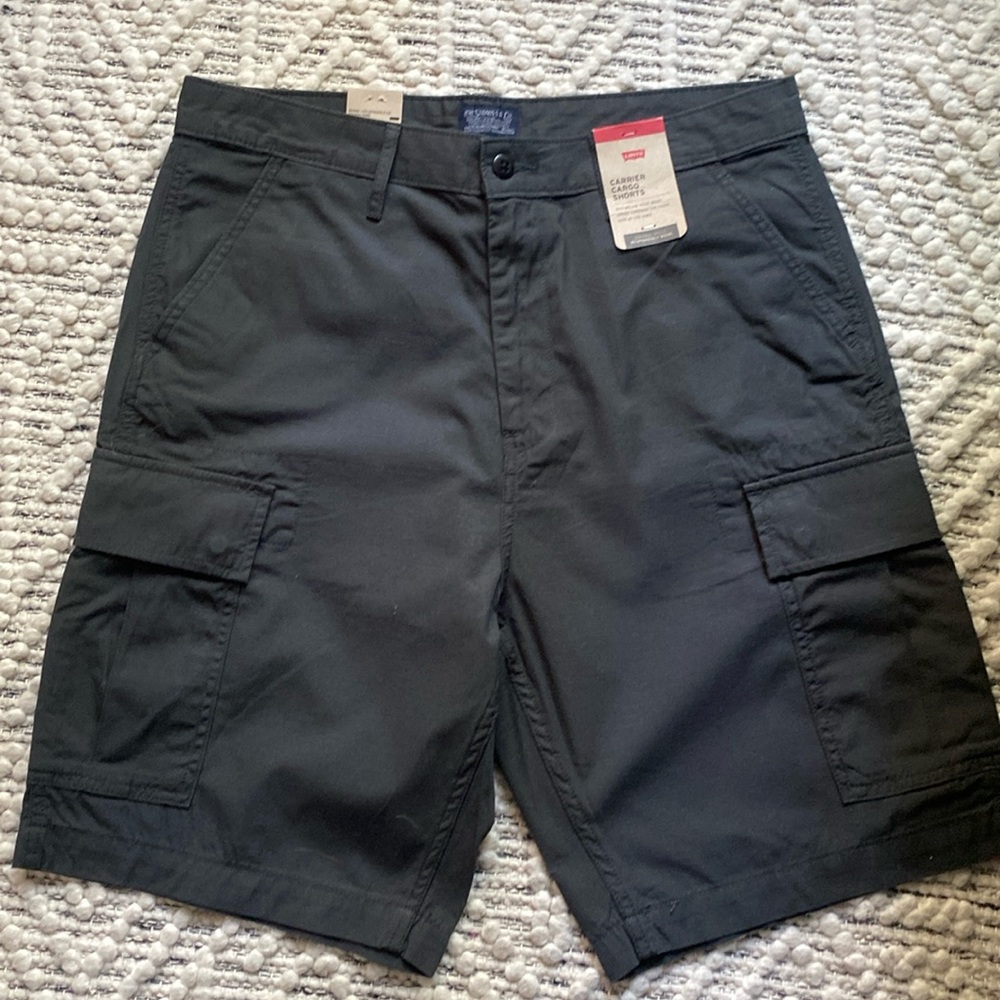 NWT - Men’s Levi’s cargo short, charcoal grey.